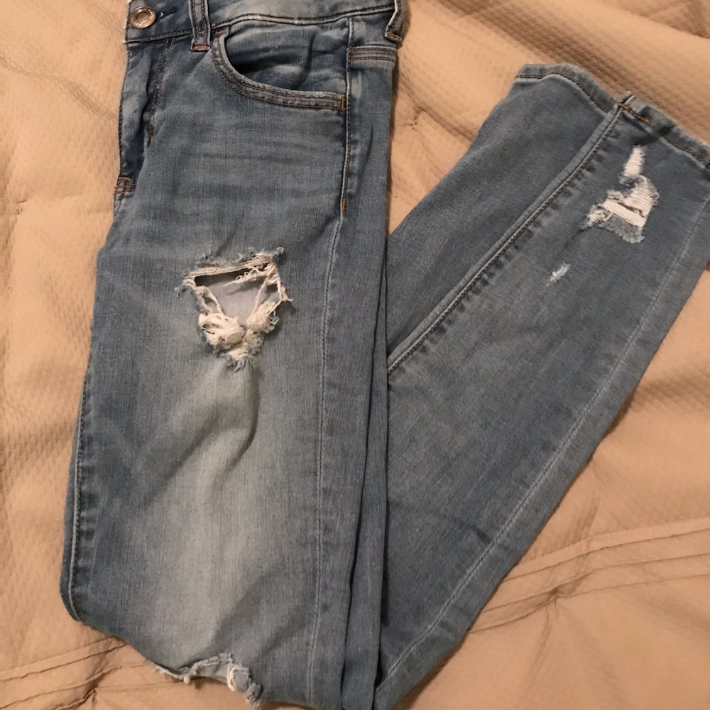 Light washed ripped jeans